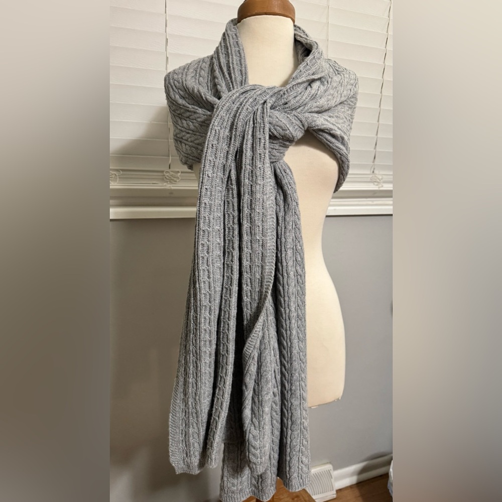 Women’s Siri’s Olsen scarf